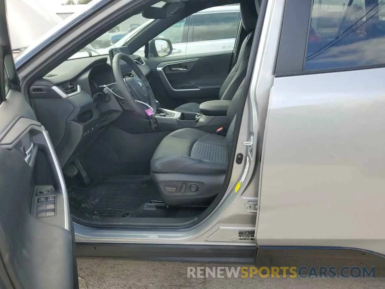 7 fotografías del automóvil dañado 2T3E6RFV0PW038636 TOYOTA RAV4 2023