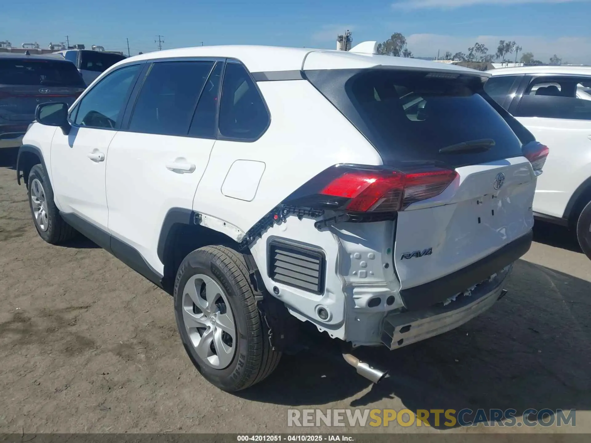 3 fotografías del automóvil dañado 2T3H1RFV7PC232612 TOYOTA RAV4 2023