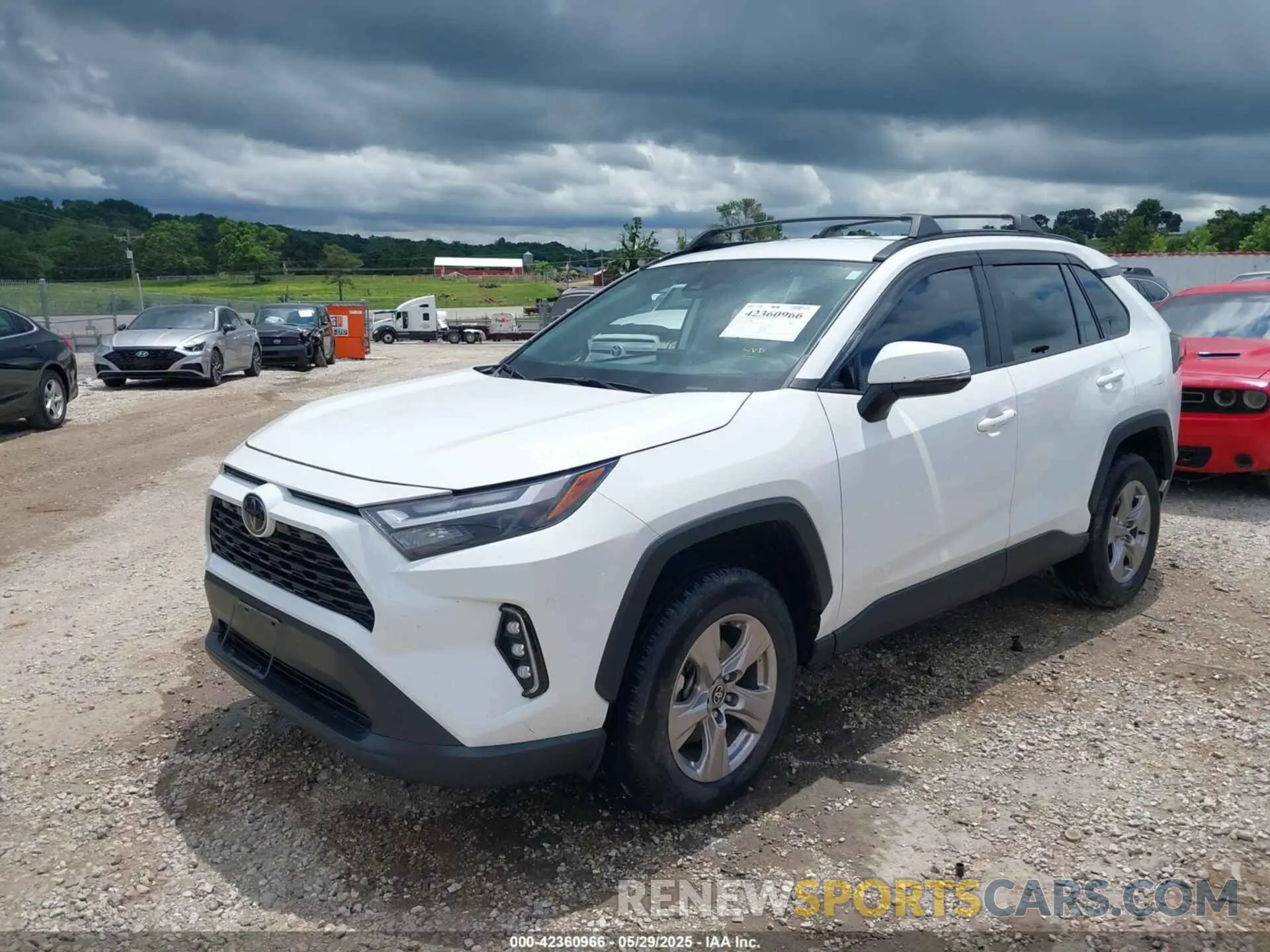 2 fotografías del automóvil dañado 2T3P1RFVXPW356030 TOYOTA RAV4 2023