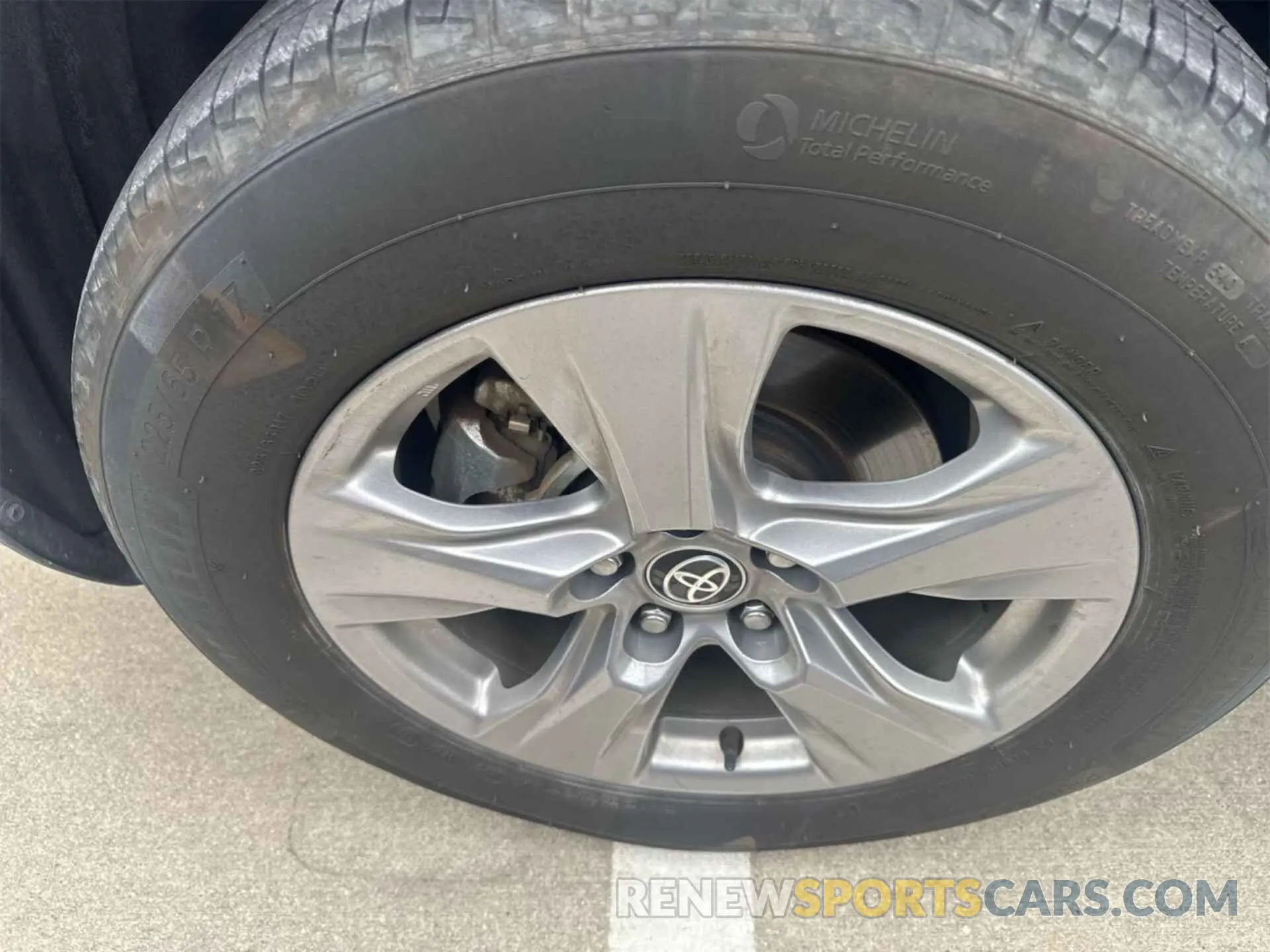 16 fotografías del automóvil dañado 2T3RWRFV8PW174496 TOYOTA RAV4 2023