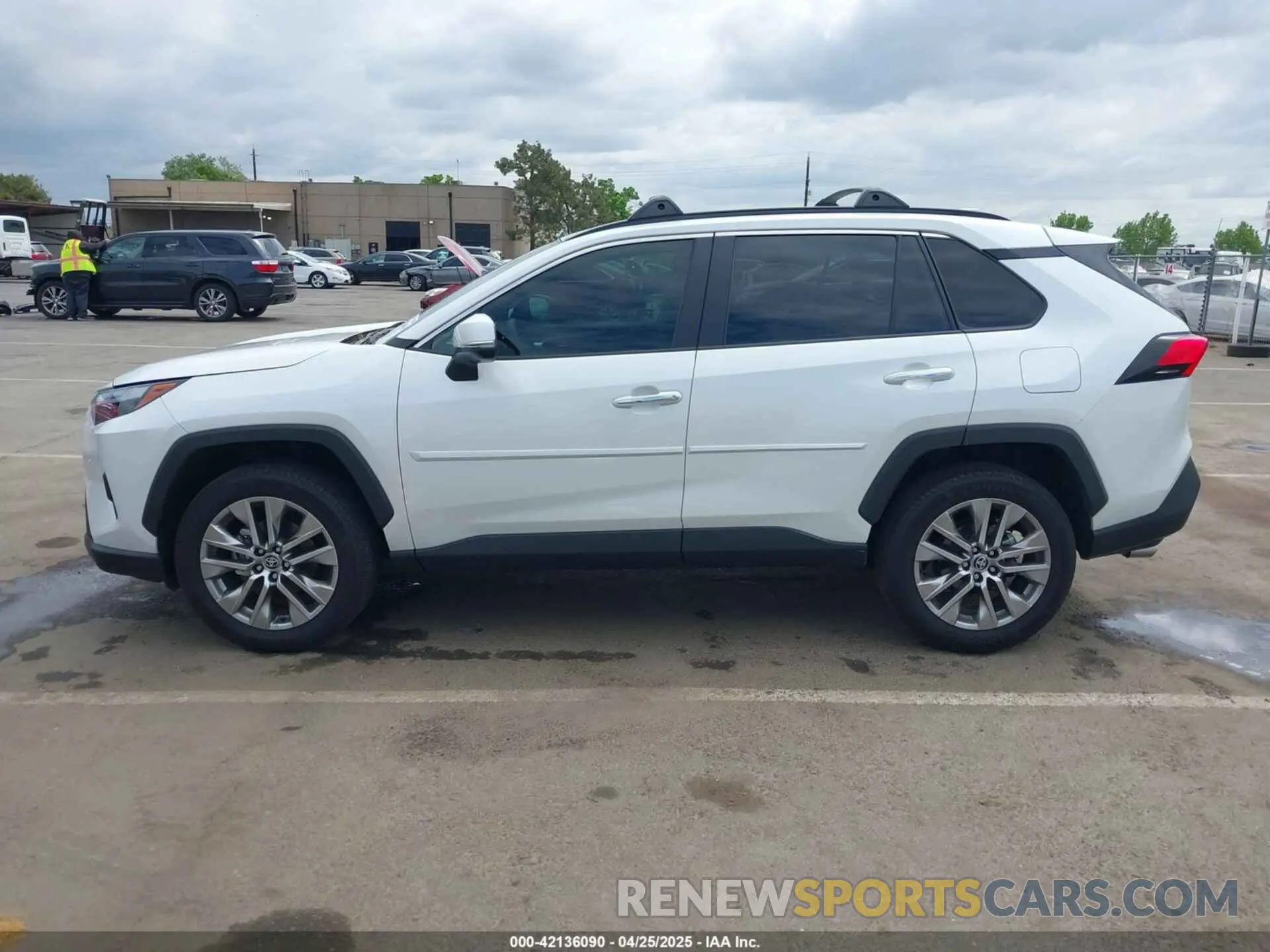 14 fotografías del automóvil dañado 2T3Y1RFV5PW250069 TOYOTA RAV4 2023