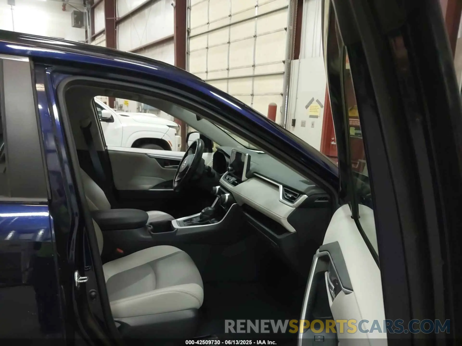 5 fotografías del automóvil dañado JTMA1RFV7PD097029 TOYOTA RAV4 2023