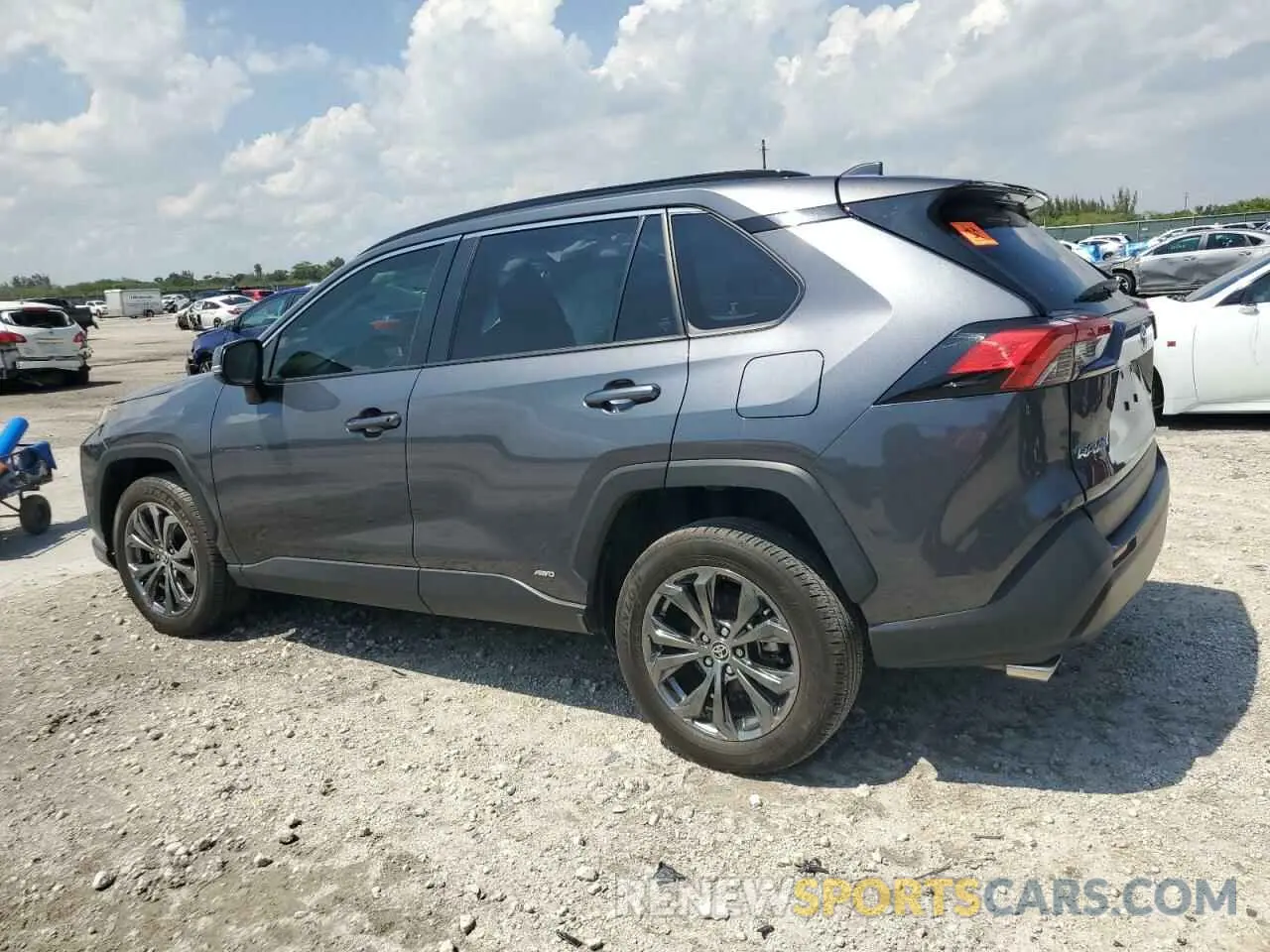2 fotografías del automóvil dañado JTMB6RFV2PD105642 TOYOTA RAV4 2023