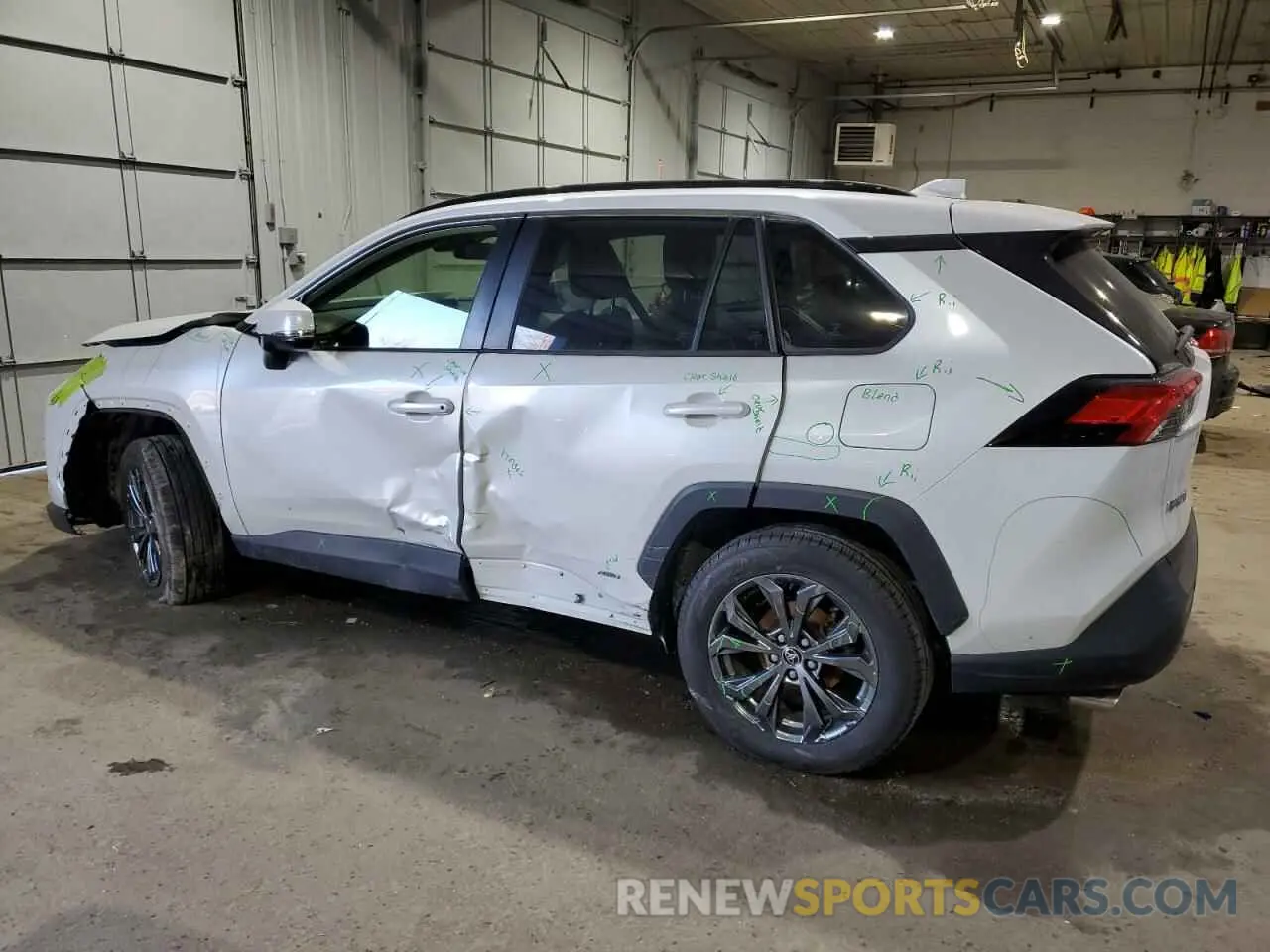 2 fotografías del automóvil dañado JTMB6RFV6PD085573 TOYOTA RAV4 2023