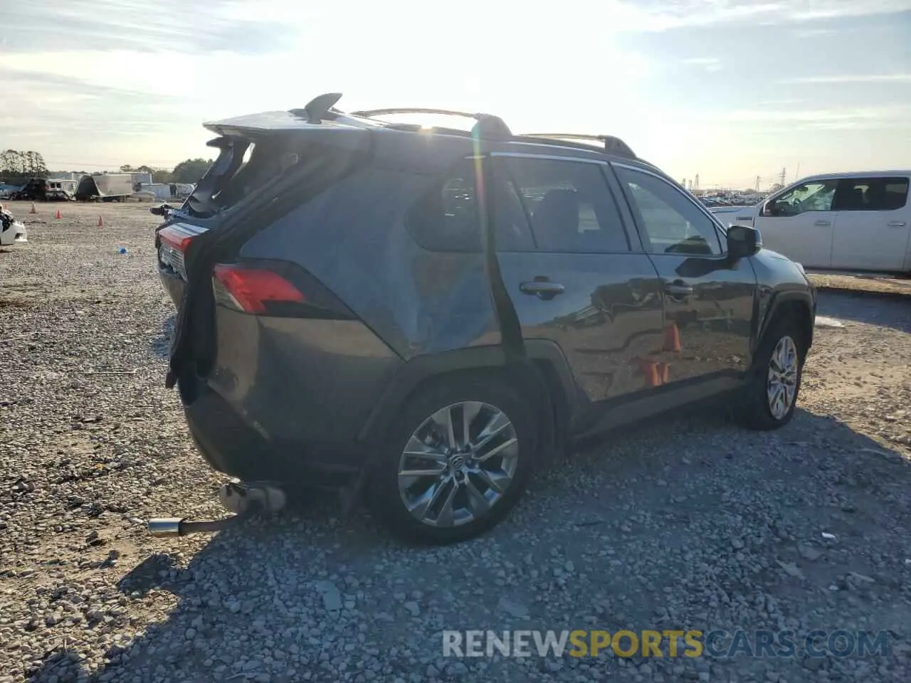 3 fotografías del automóvil dañado JTMC1RFV5PD100051 TOYOTA RAV4 2023