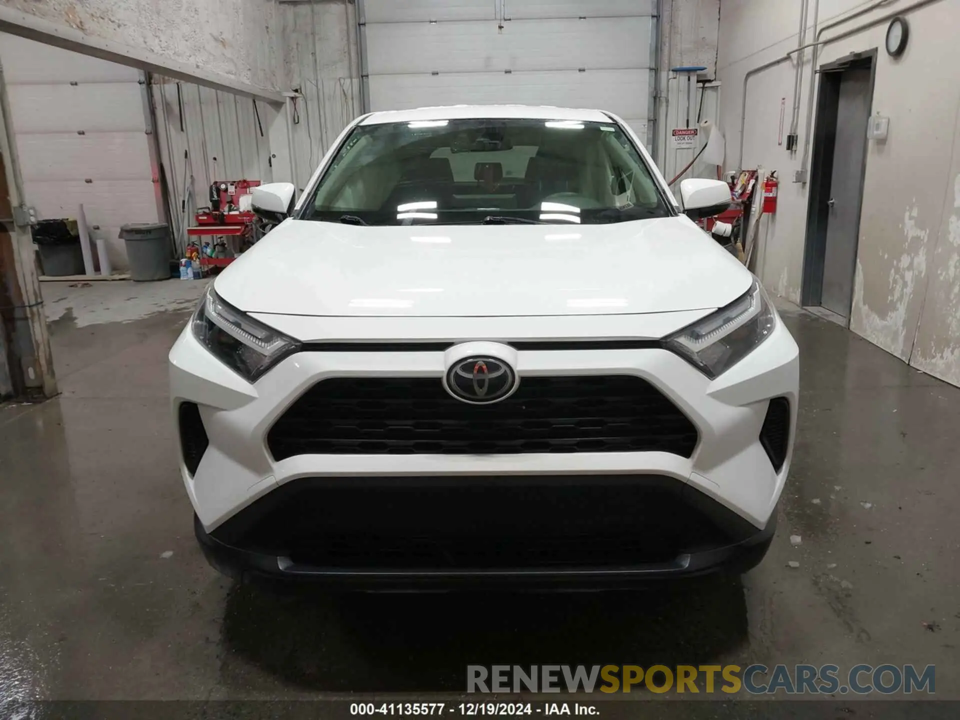 12 fotografías del automóvil dañado JTMG1RFV7PD098191 TOYOTA RAV4 2023