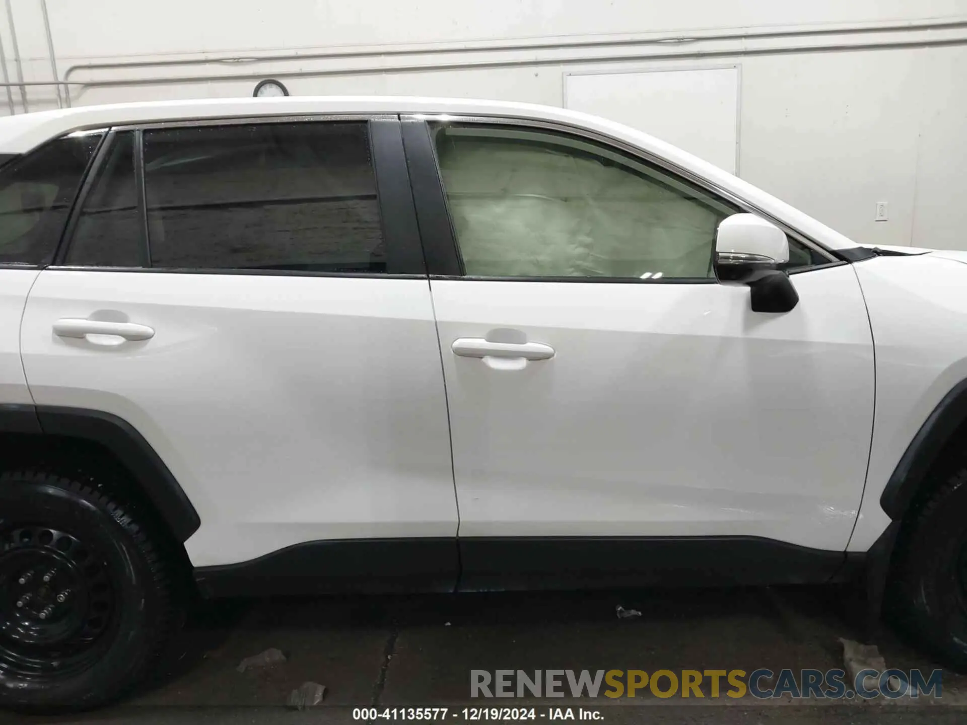 13 fotografías del automóvil dañado JTMG1RFV7PD098191 TOYOTA RAV4 2023