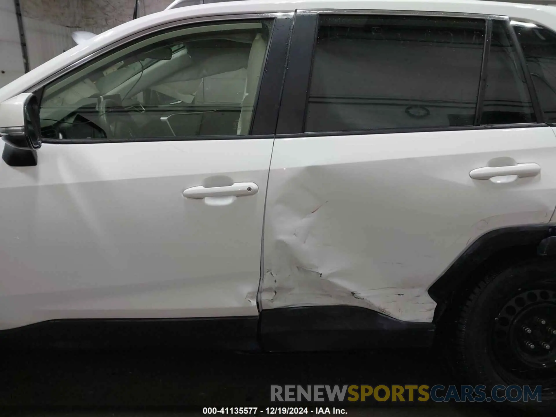 14 fotografías del automóvil dañado JTMG1RFV7PD098191 TOYOTA RAV4 2023