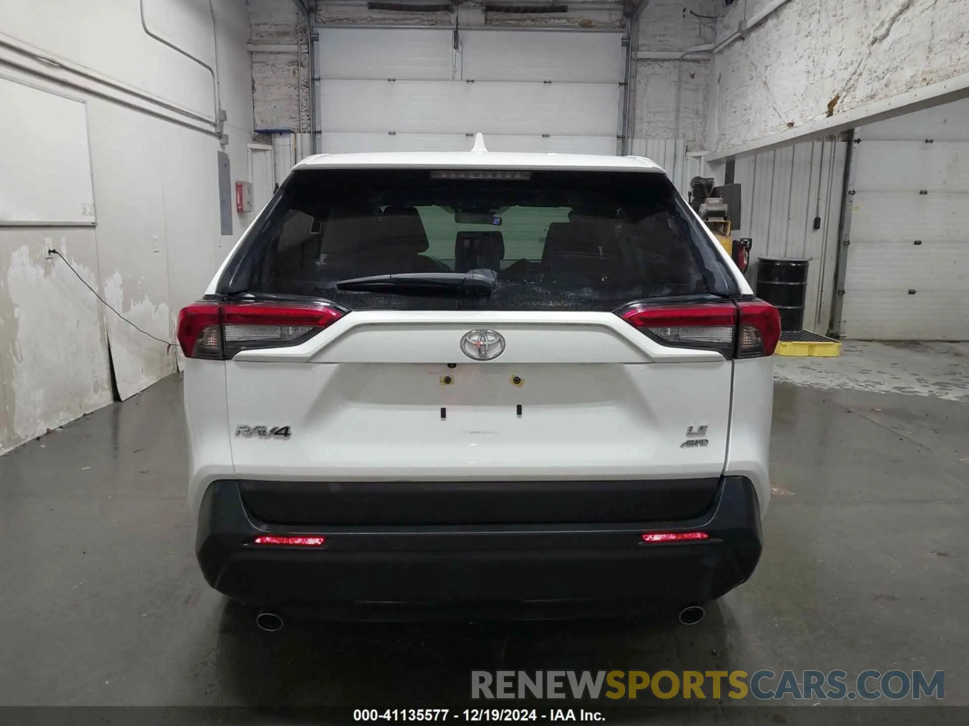 16 fotografías del automóvil dañado JTMG1RFV7PD098191 TOYOTA RAV4 2023