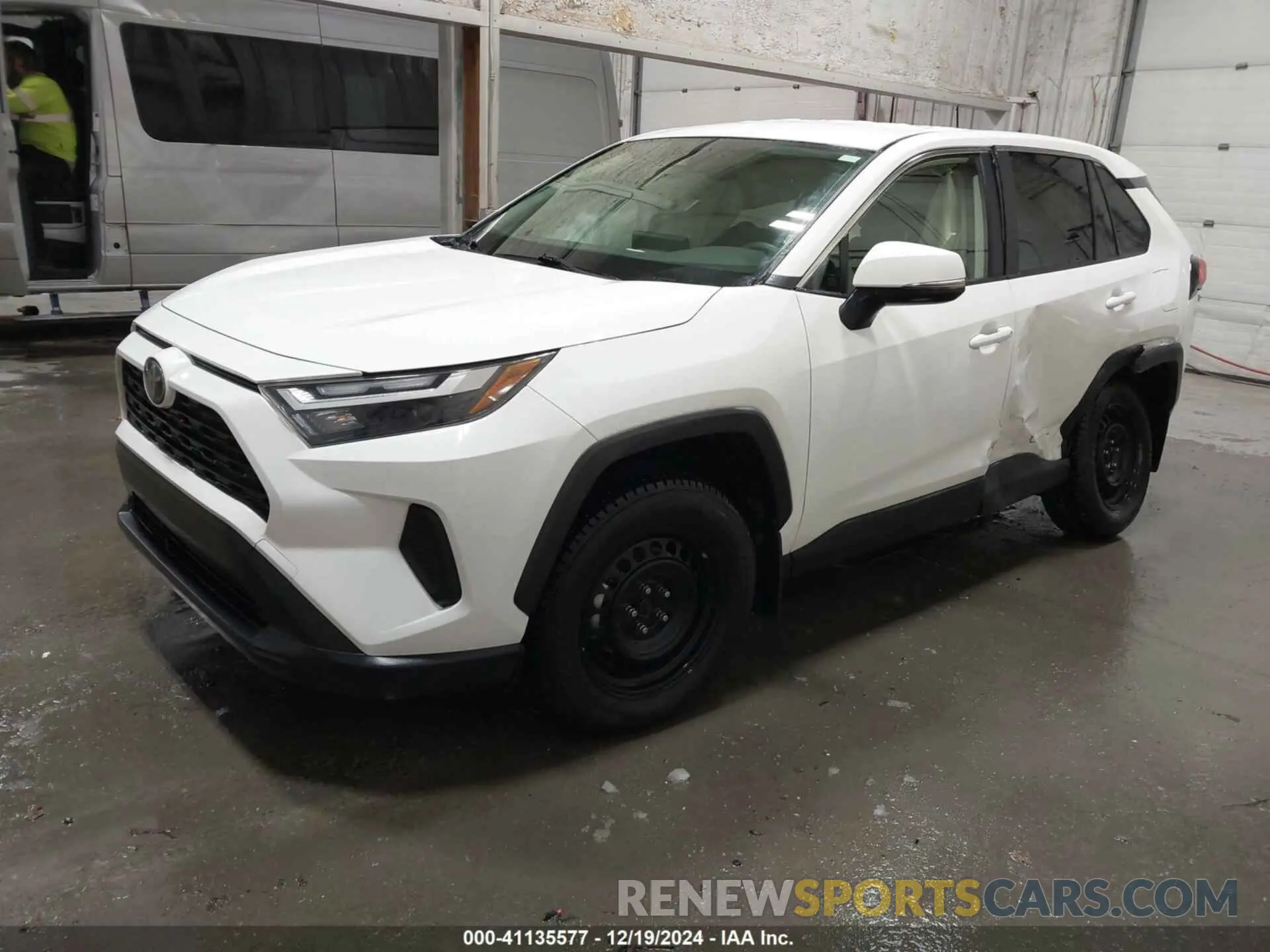 2 fotografías del automóvil dañado JTMG1RFV7PD098191 TOYOTA RAV4 2023