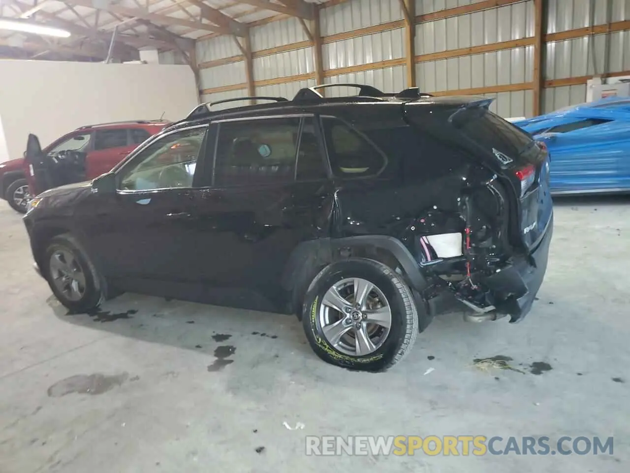 2 fotografías del automóvil dañado JTMP1RFV5PD095113 TOYOTA RAV4 2023