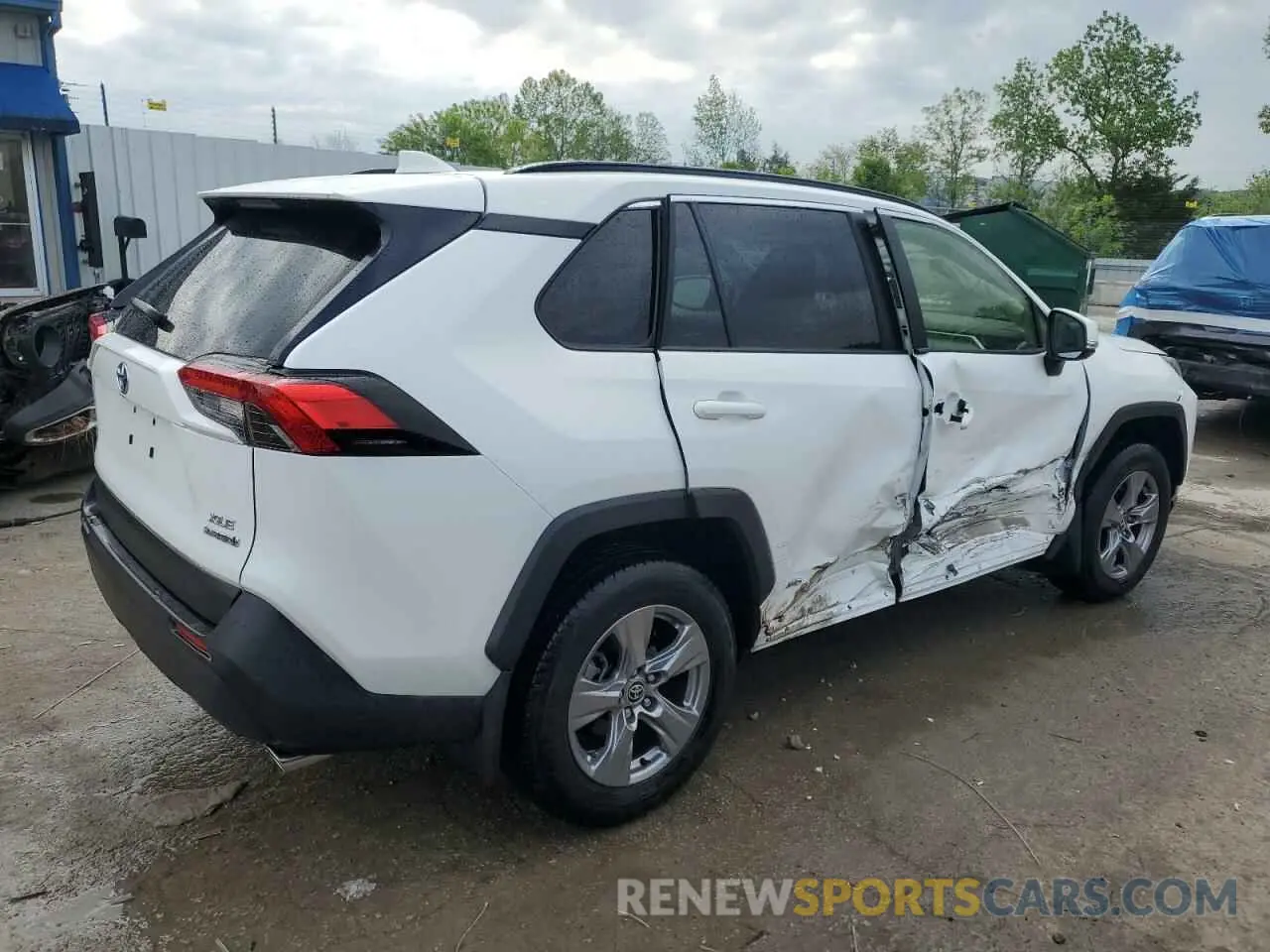 3 fotografías del automóvil dañado JTMRWRFV6PD202888 TOYOTA RAV4 2023