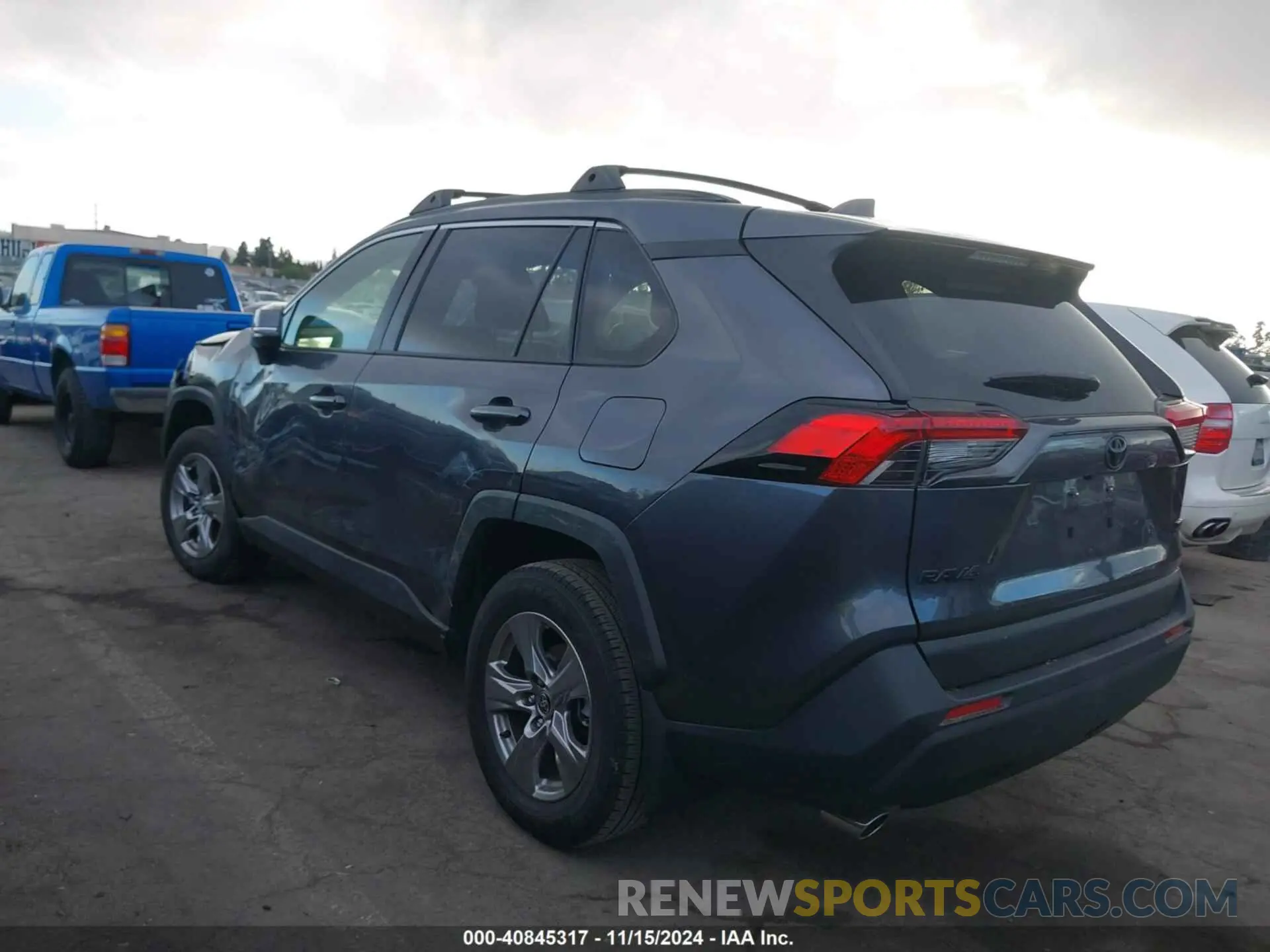 3 fotografías del automóvil dañado JTMW1RFV0PD109110 TOYOTA RAV4 2023