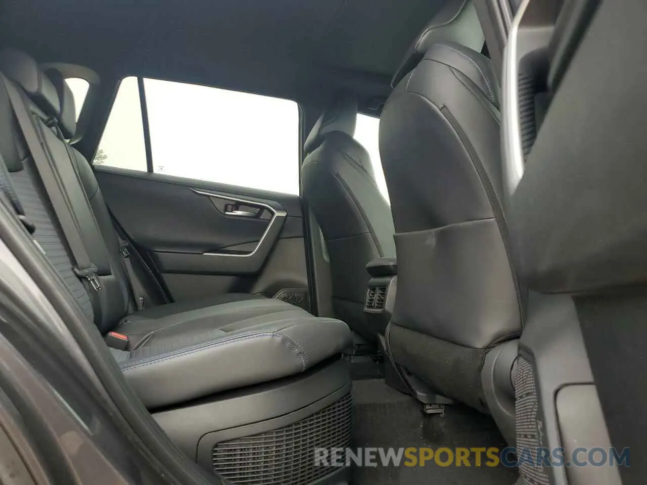 11 fotografías del automóvil dañado 2T35WRFV7RW227500 TOYOTA RAV4 2024