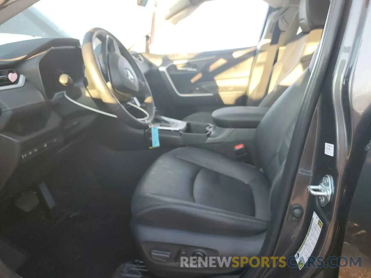 7 fotografías del automóvil dañado 2T3A1RFV0RC470211 TOYOTA RAV4 2024