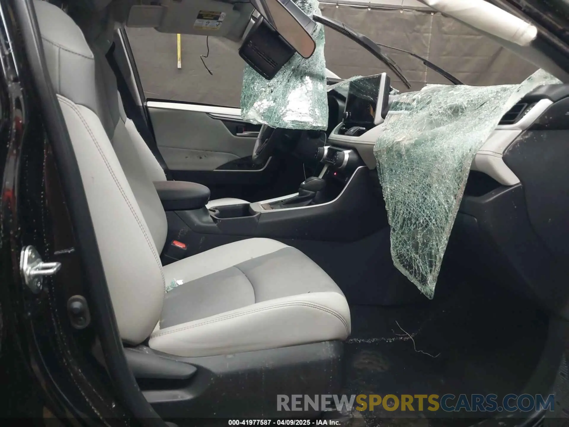 5 fotografías del automóvil dañado 2T3A1RFV3RC405031 TOYOTA RAV4 2024
