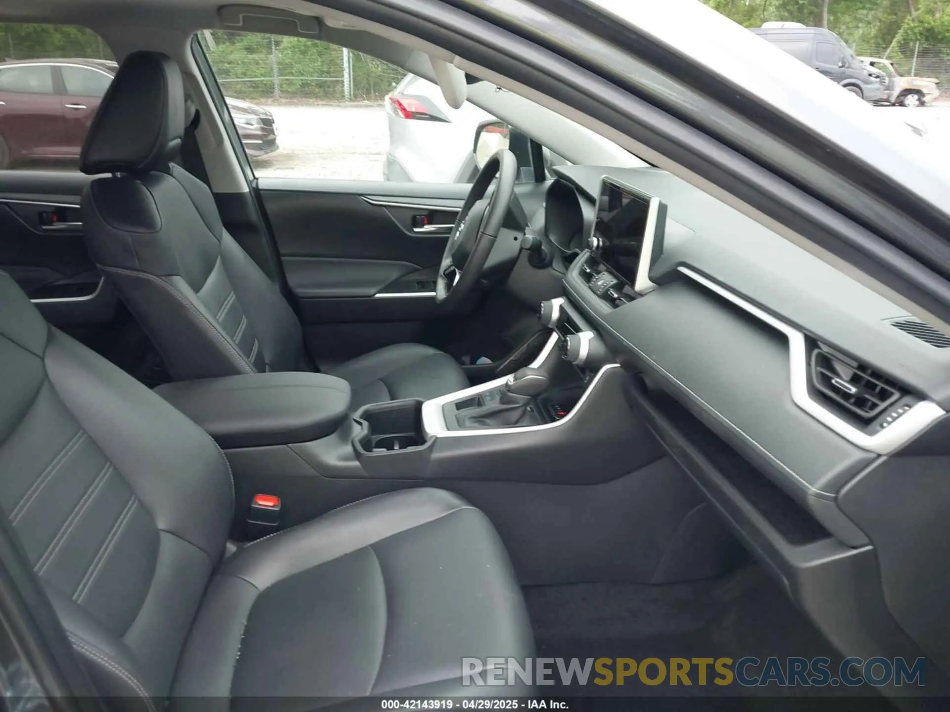 5 fotografías del automóvil dañado 2T3A1RFV8RC420270 TOYOTA RAV4 2024