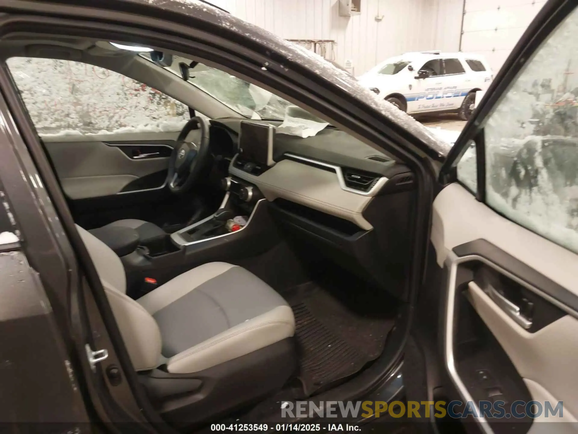 5 fotografías del automóvil dañado 2T3A1RFV8RW435477 TOYOTA RAV4 2024