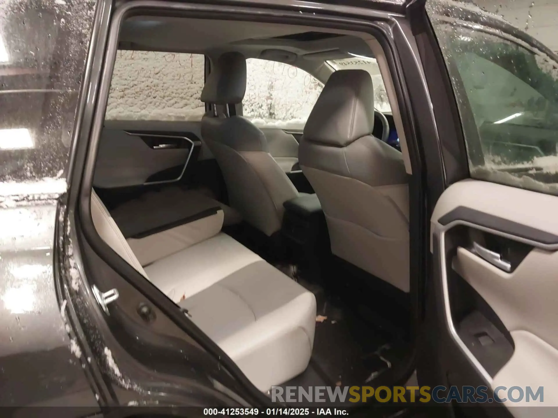 8 fotografías del automóvil dañado 2T3A1RFV8RW435477 TOYOTA RAV4 2024
