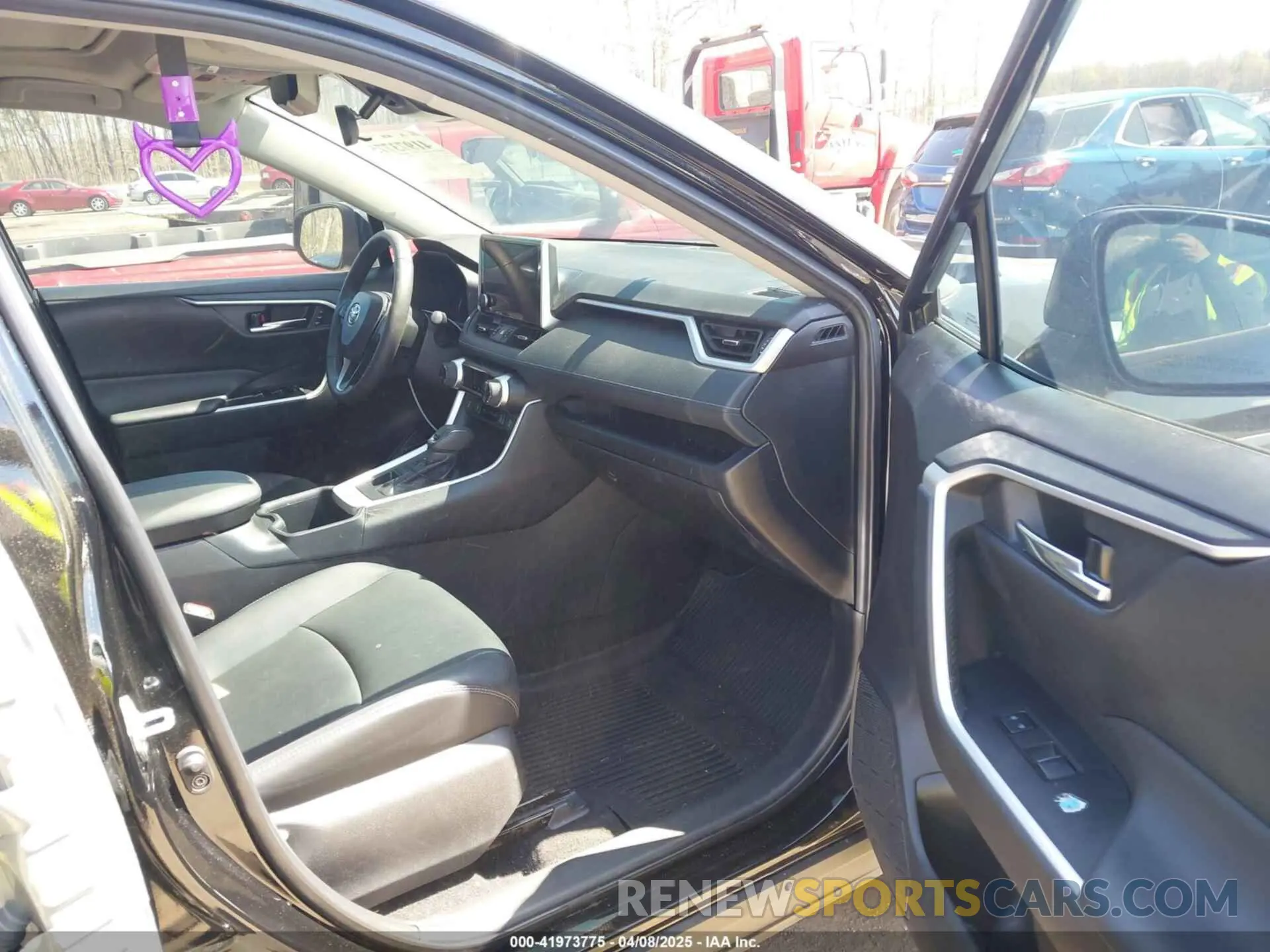 5 fotografías del automóvil dañado 2T3A1RFV9RC425493 TOYOTA RAV4 2024
