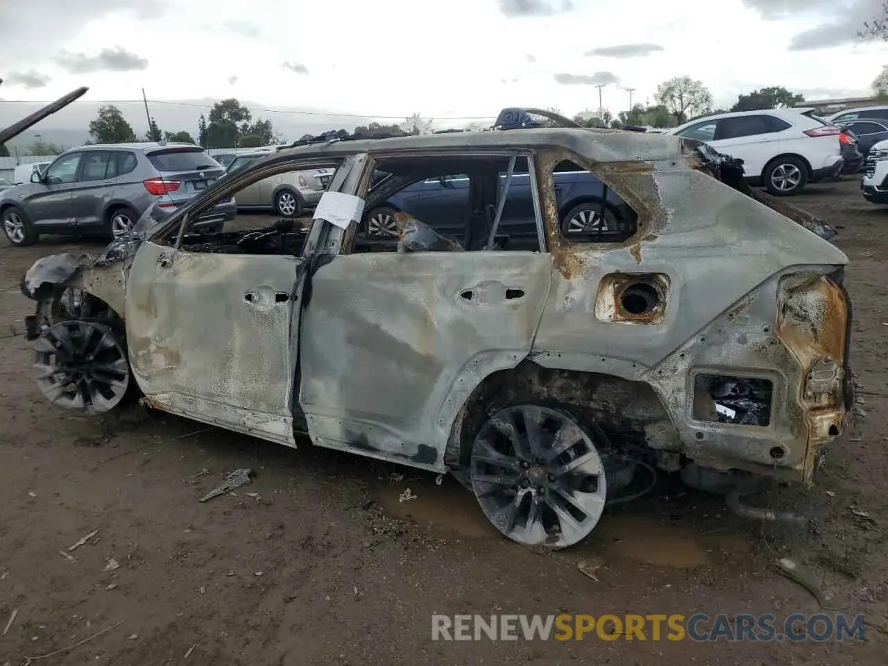 2 fotografías del automóvil dañado 2T3A1RFVXRW430992 TOYOTA RAV4 2024