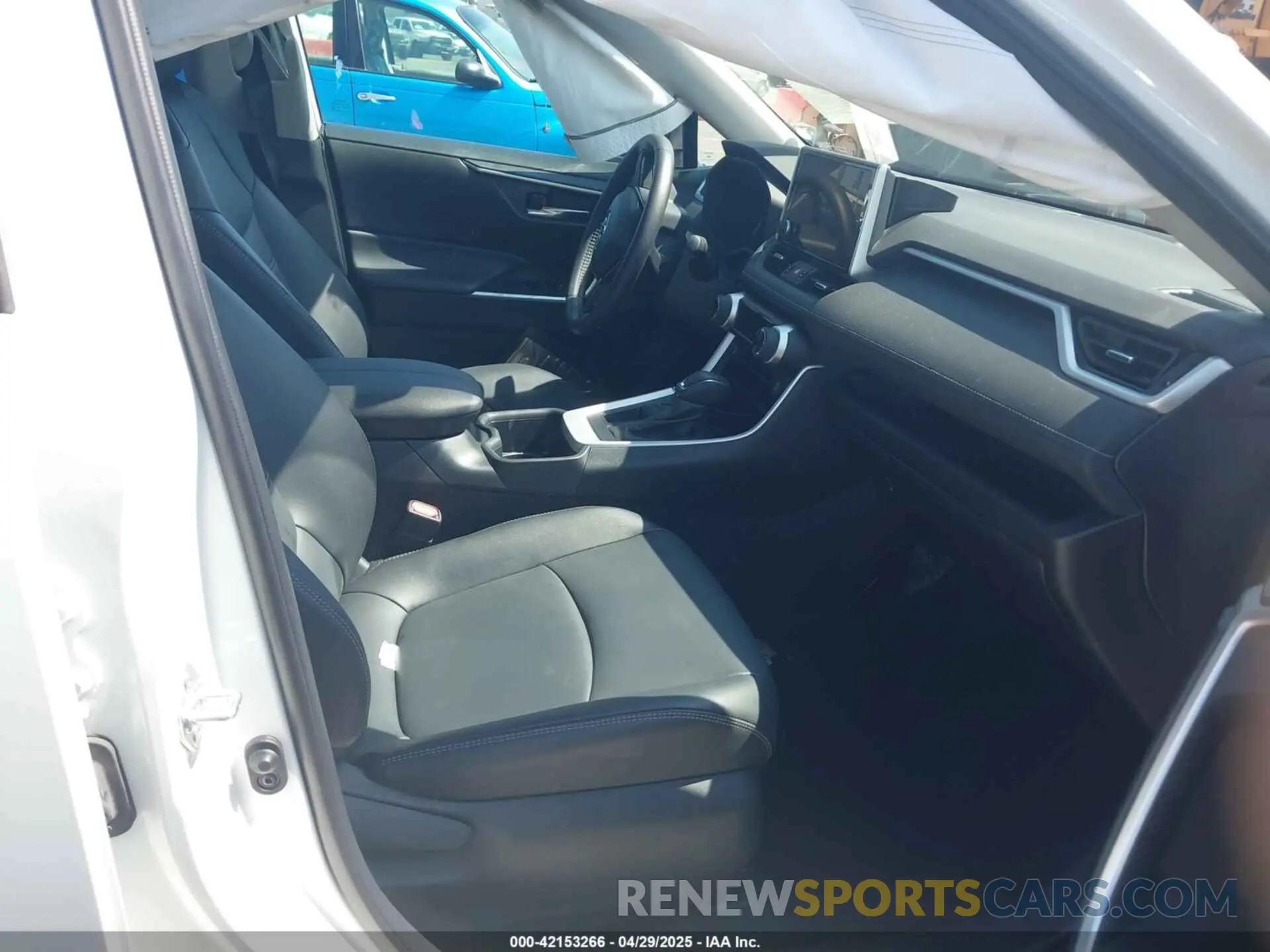 5 fotografías del automóvil dañado 2T3C1RFV4RW326099 TOYOTA RAV4 2024