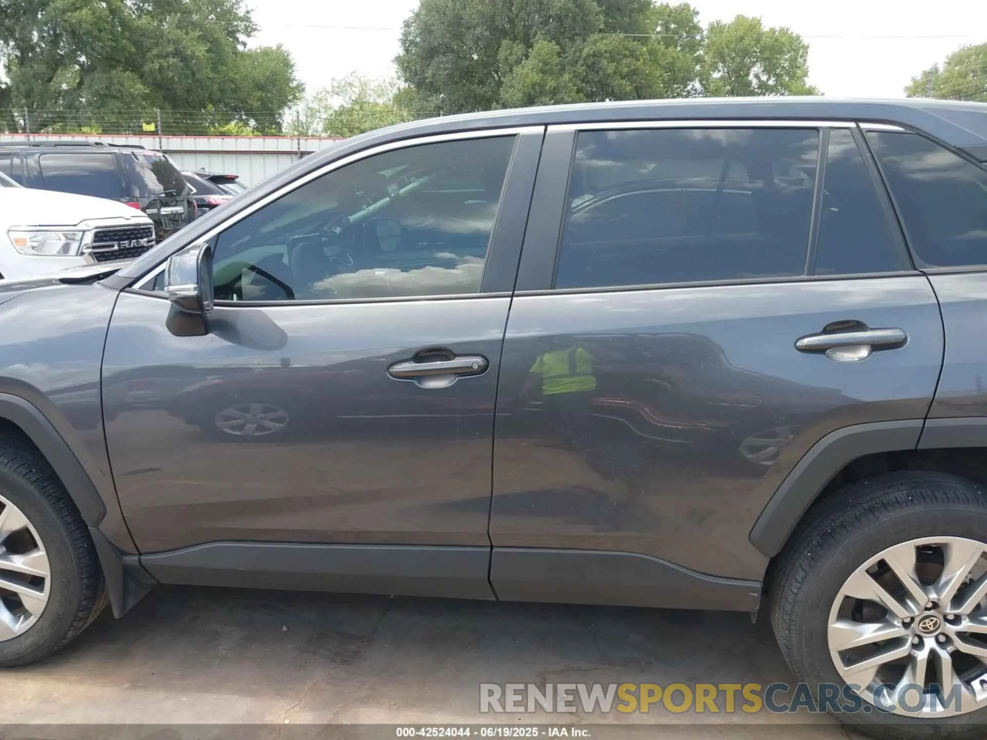 15 fotografías del automóvil dañado 2T3C1RFV6RW309692 TOYOTA RAV4 2024