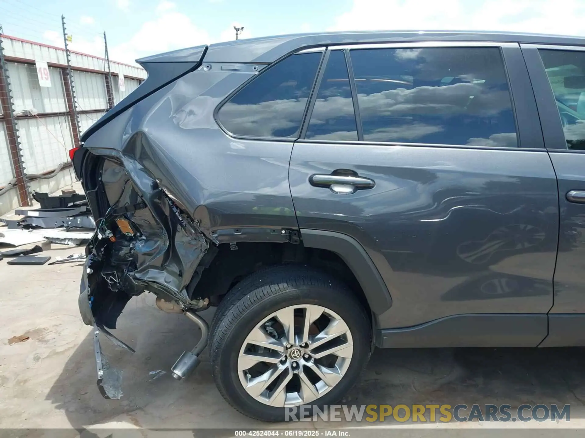 19 fotografías del automóvil dañado 2T3C1RFV6RW309692 TOYOTA RAV4 2024