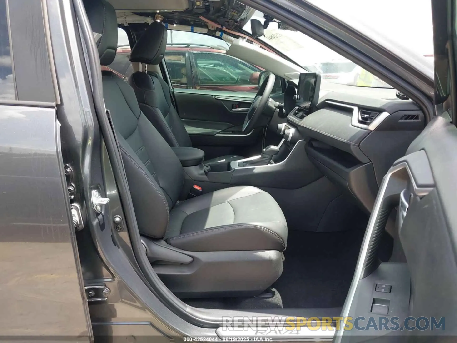 5 fotografías del automóvil dañado 2T3C1RFV6RW309692 TOYOTA RAV4 2024