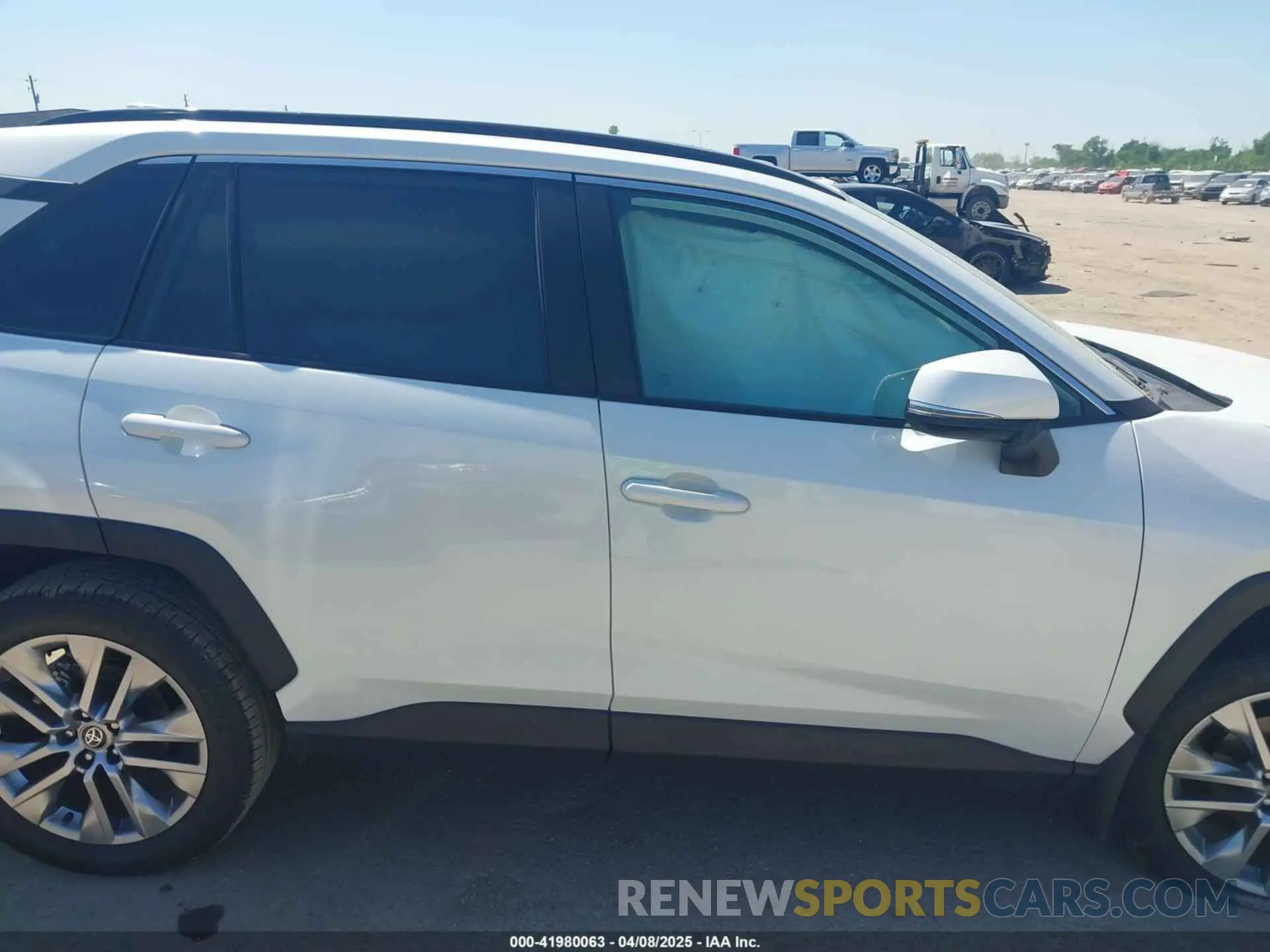 13 fotografías del automóvil dañado 2T3C1RFV6RW362103 TOYOTA RAV4 2024