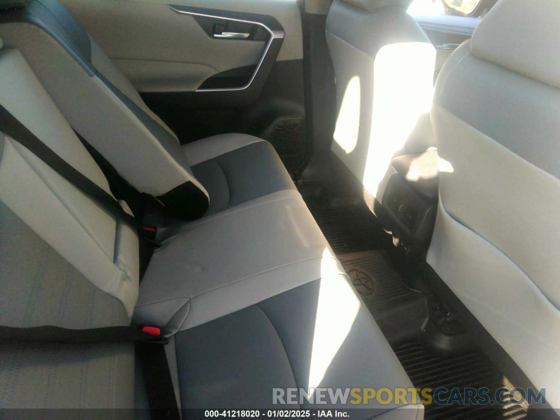 8 fotografías del automóvil dañado 2T3C1RFV8RW314490 TOYOTA RAV4 2024