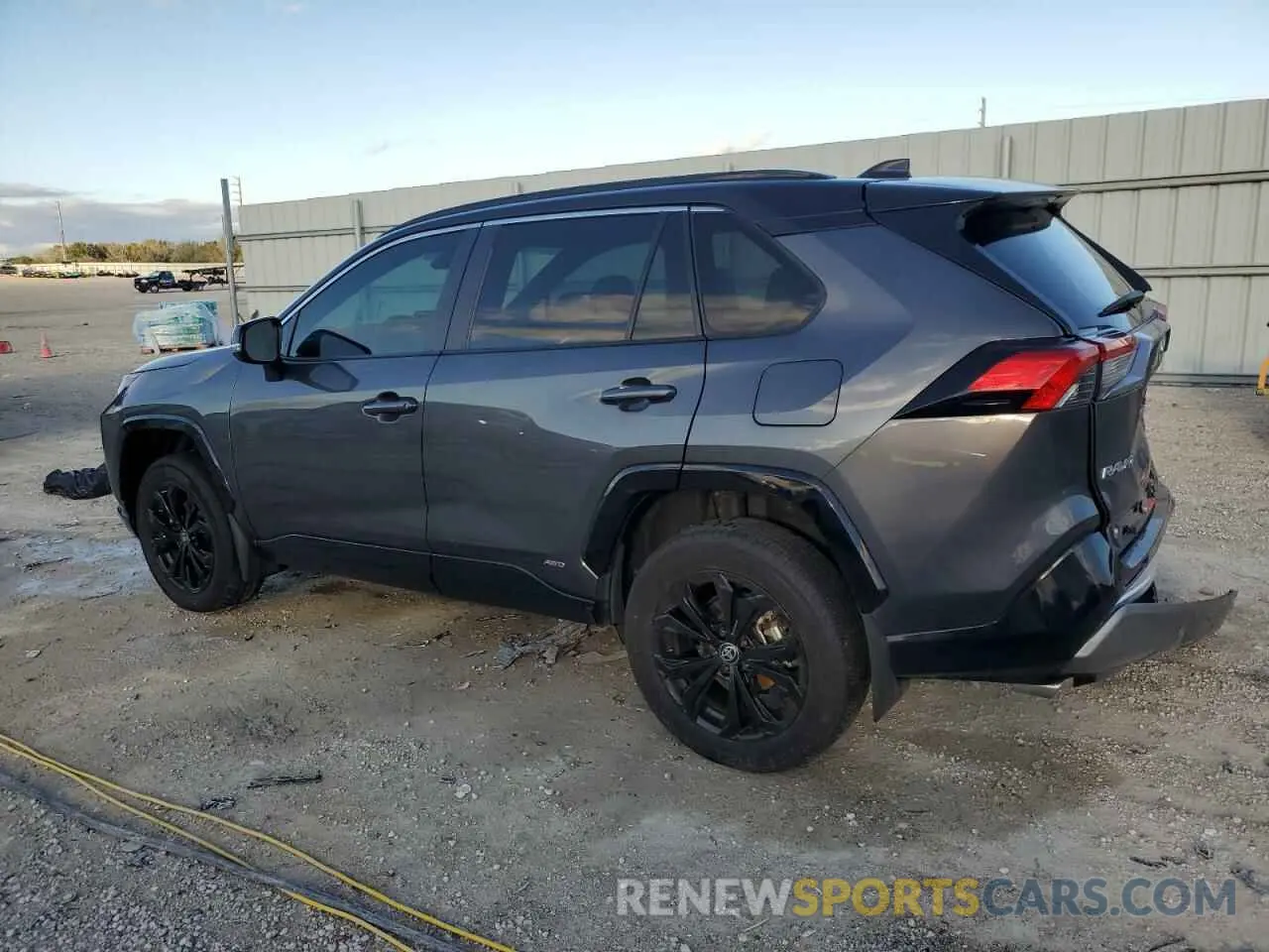 2 fotografías del automóvil dañado 2T3E6RFV2RW054405 TOYOTA RAV4 2024