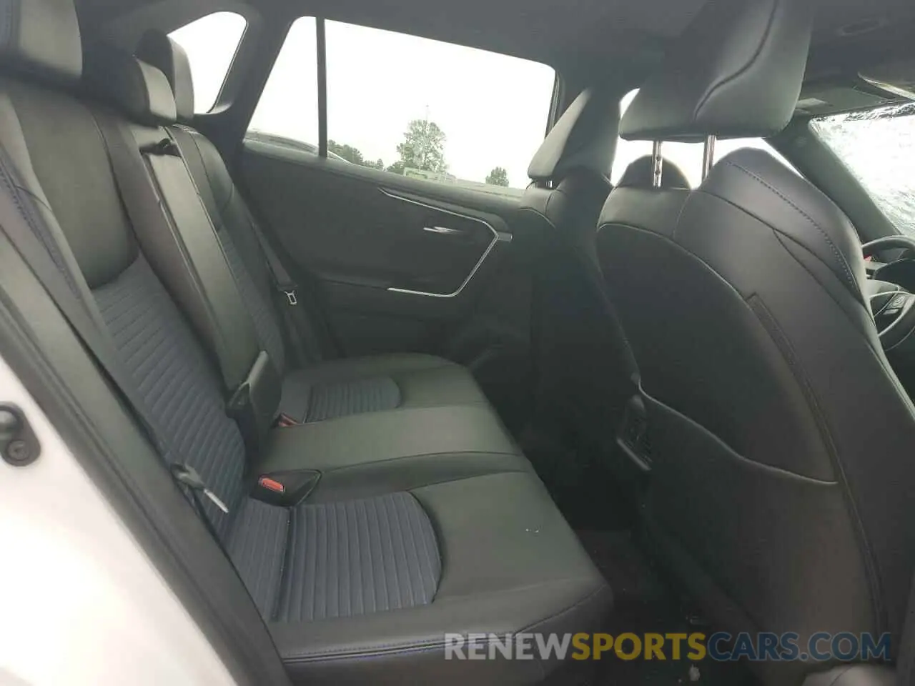 11 fotografías del automóvil dañado 2T3E6RFV5RW055158 TOYOTA RAV4 2024