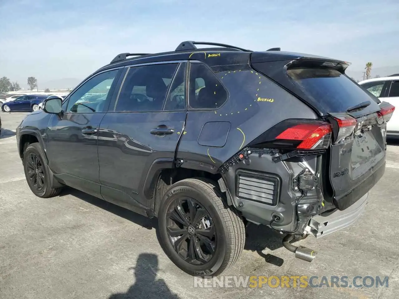 2 fotografías del automóvil dañado 2T3E6RFV9RW079124 TOYOTA RAV4 2024