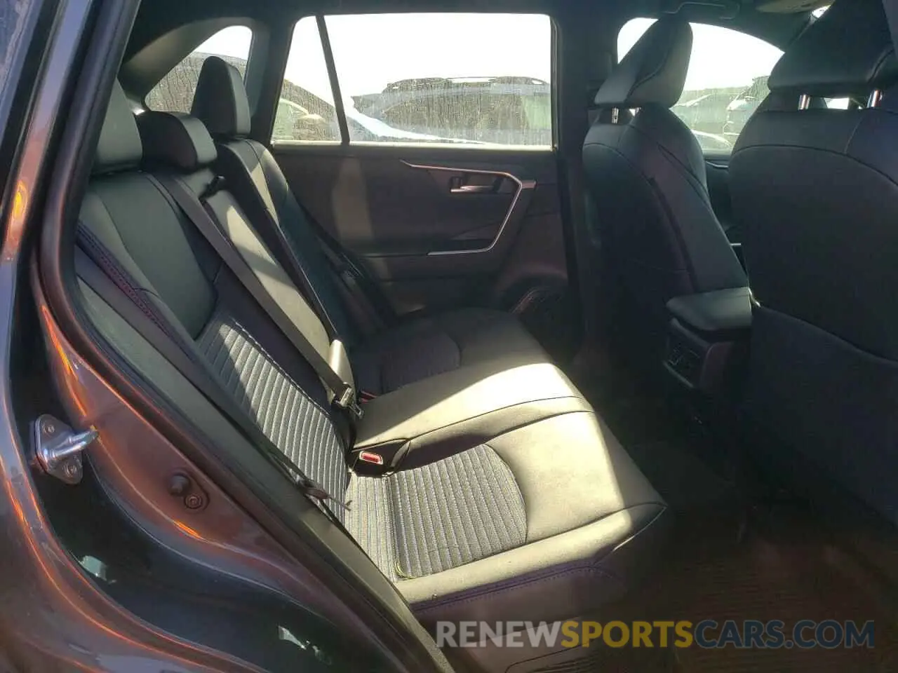11 fotografías del automóvil dañado 2T3E6RFVXRW075793 TOYOTA RAV4 2024
