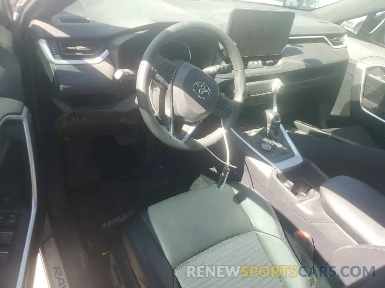 8 fotografías del automóvil dañado 2T3E6RFVXRW078872 TOYOTA RAV4 2024