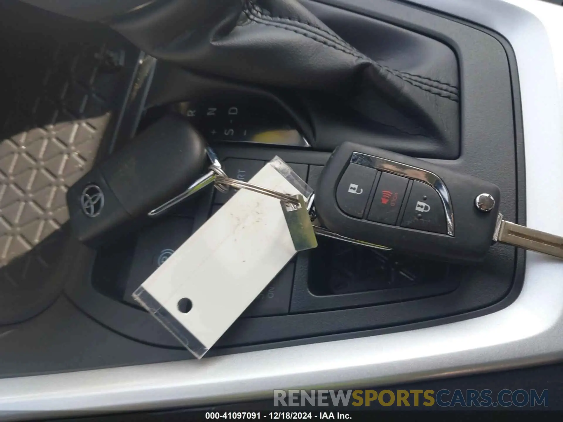 11 fotografías del automóvil dañado 2T3G1RFV3RC463943 TOYOTA RAV4 2024