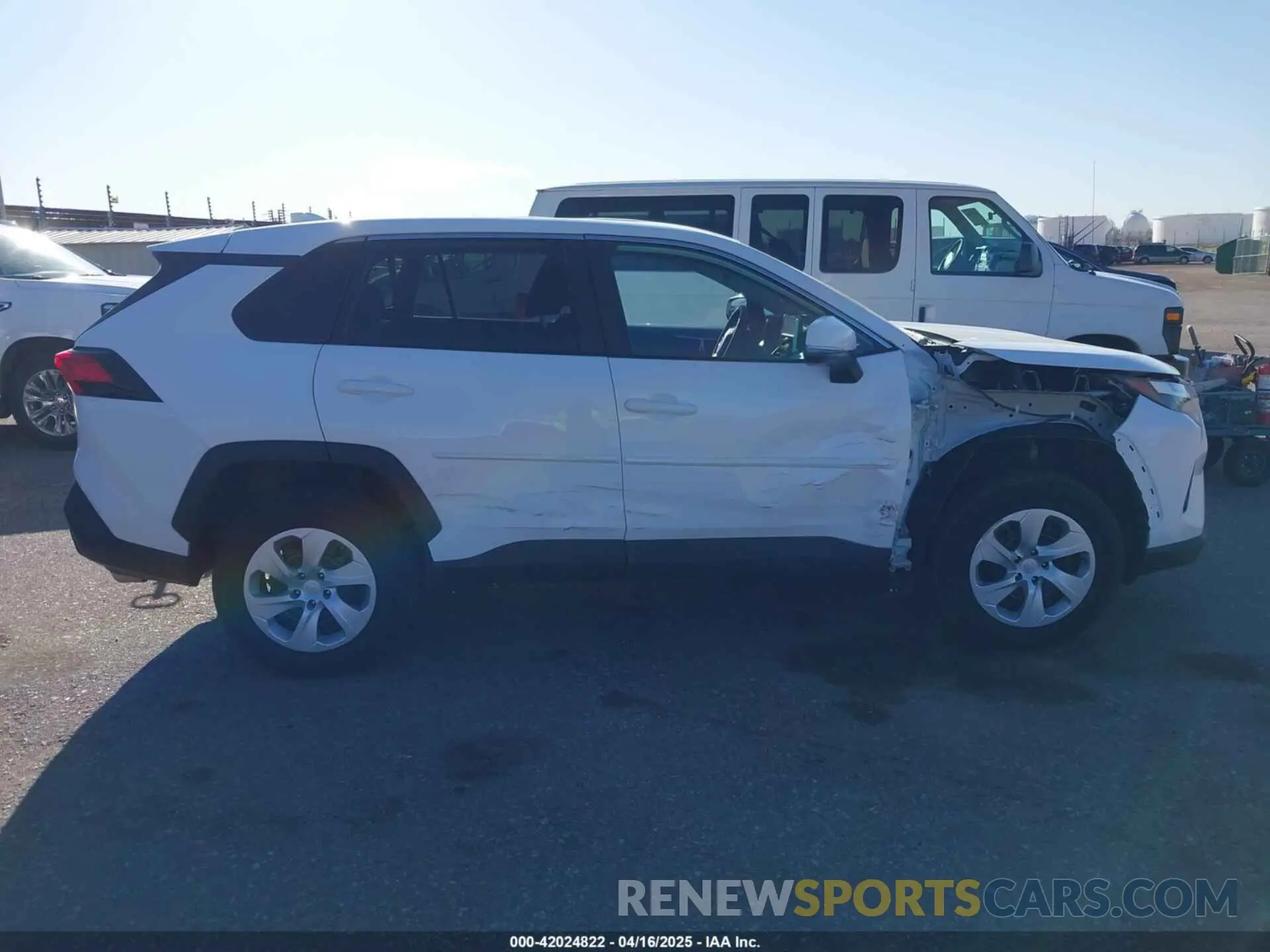 13 fotografías del automóvil dañado 2T3G1RFV4RW467031 TOYOTA RAV4 2024