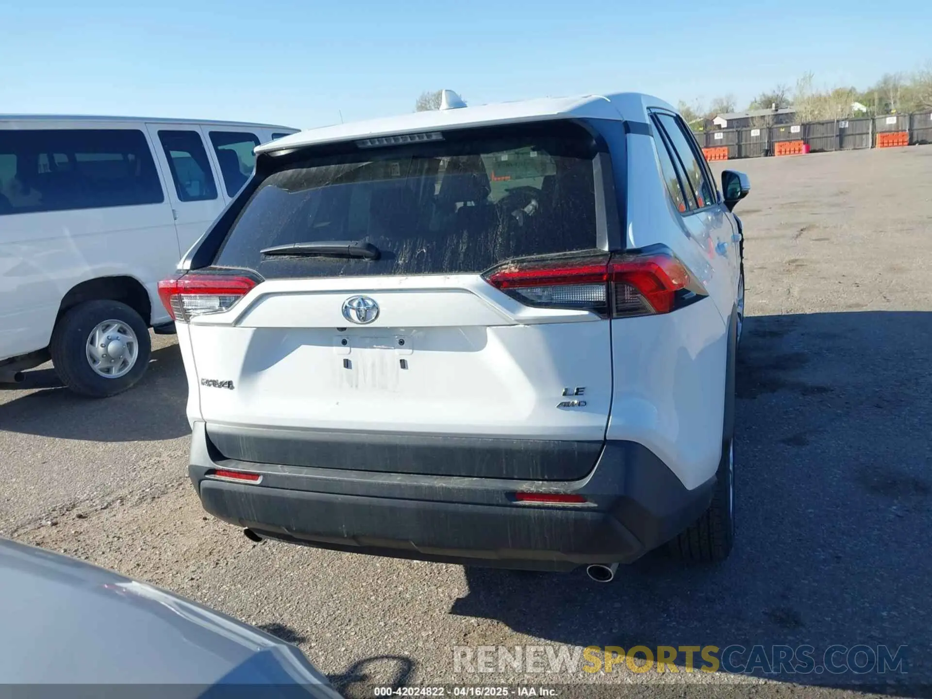 16 fotografías del automóvil dañado 2T3G1RFV4RW467031 TOYOTA RAV4 2024