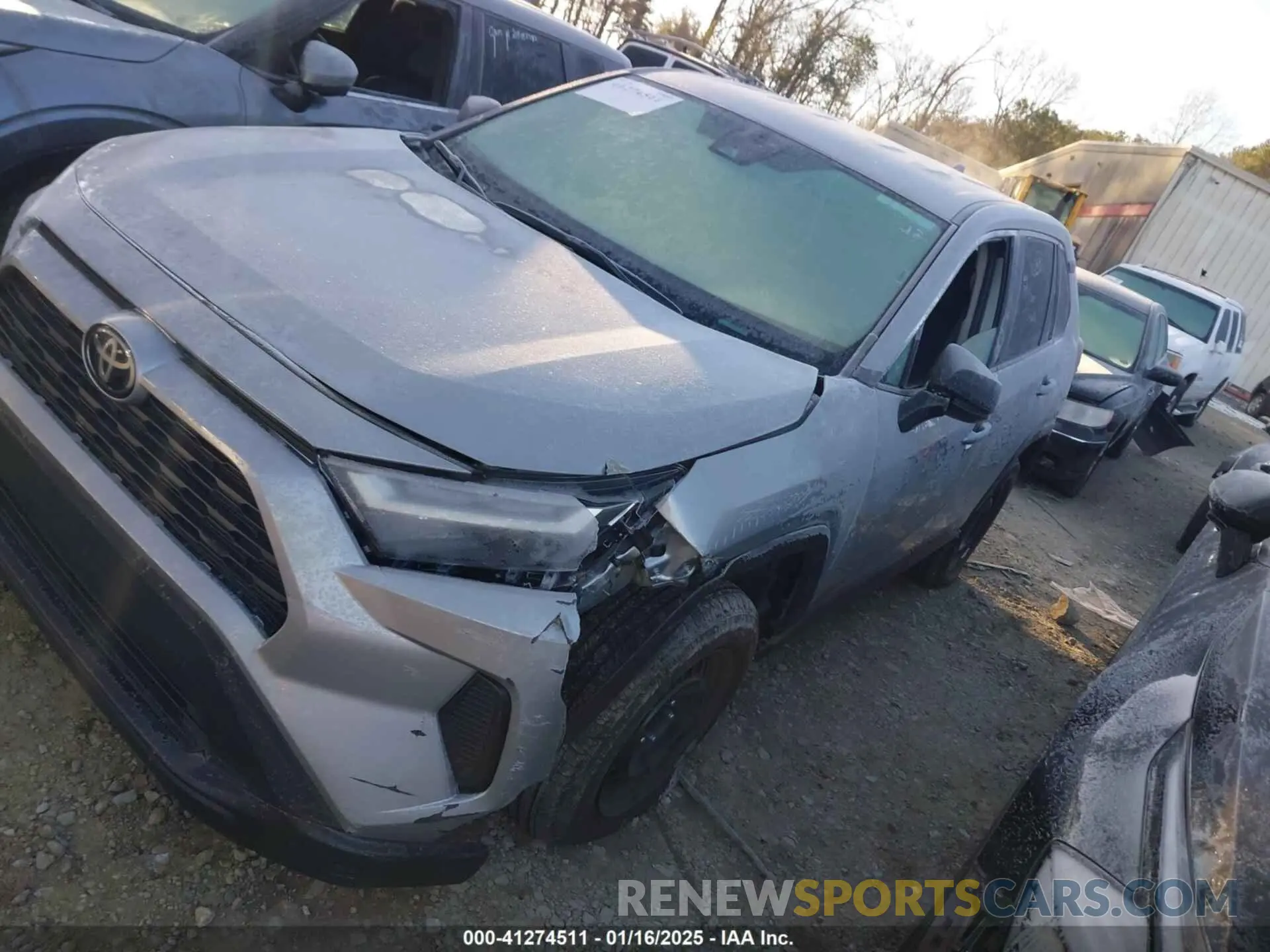 2 fotografías del automóvil dañado 2T3H1RFV1RW306382 TOYOTA RAV4 2024