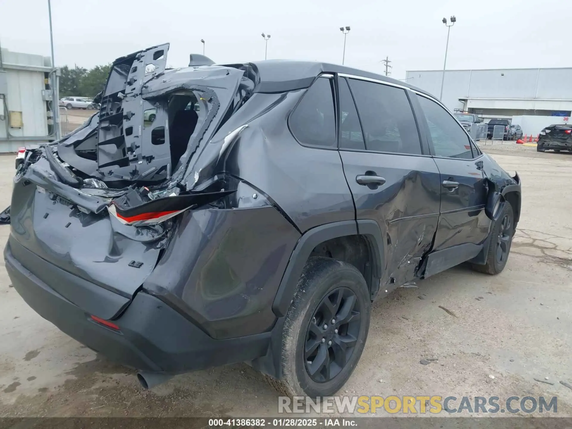 4 fotografías del automóvil dañado 2T3H1RFV1RW323263 TOYOTA RAV4 2024