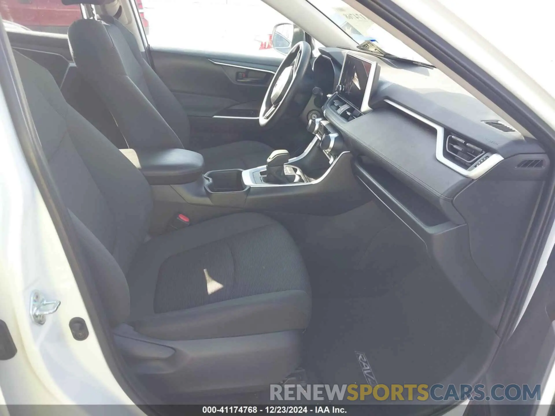 5 fotografías del automóvil dañado 2T3H1RFV3RC255338 TOYOTA RAV4 2024