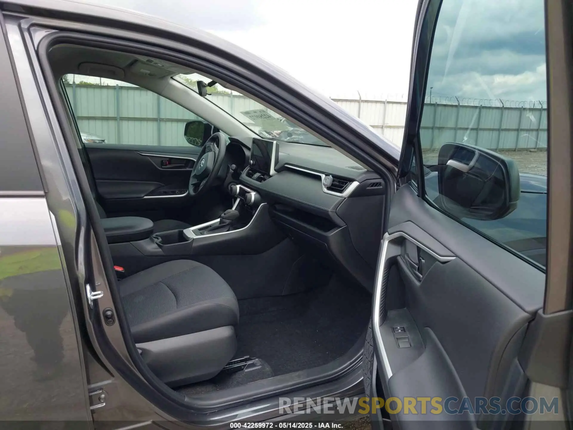 5 fotografías del automóvil dañado 2T3H1RFV3RC281437 TOYOTA RAV4 2024