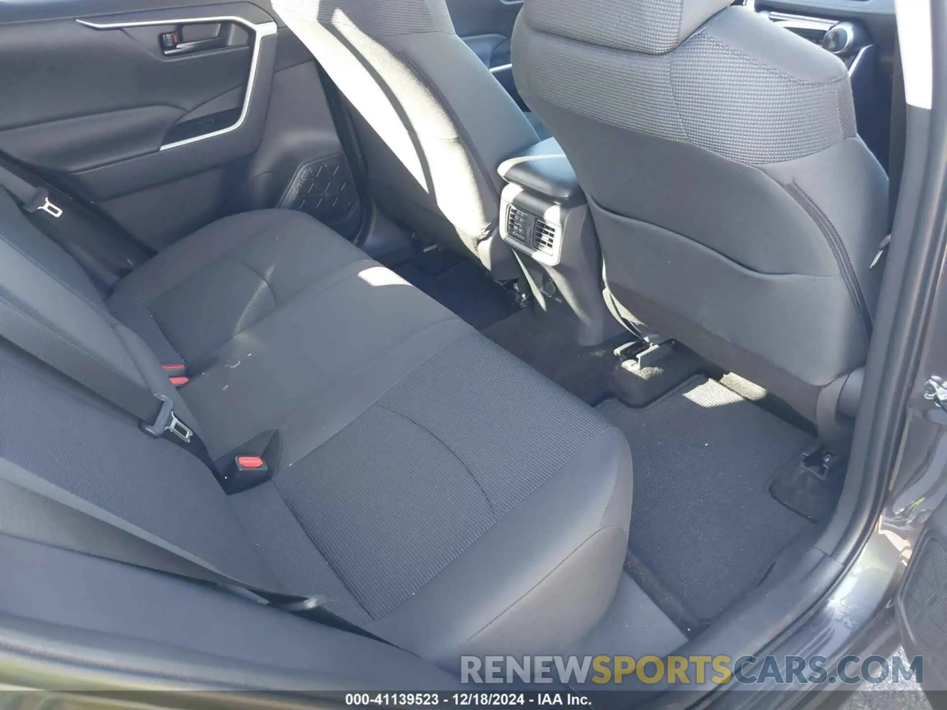 8 fotografías del automóvil dañado 2T3H1RFV4RW361442 TOYOTA RAV4 2024