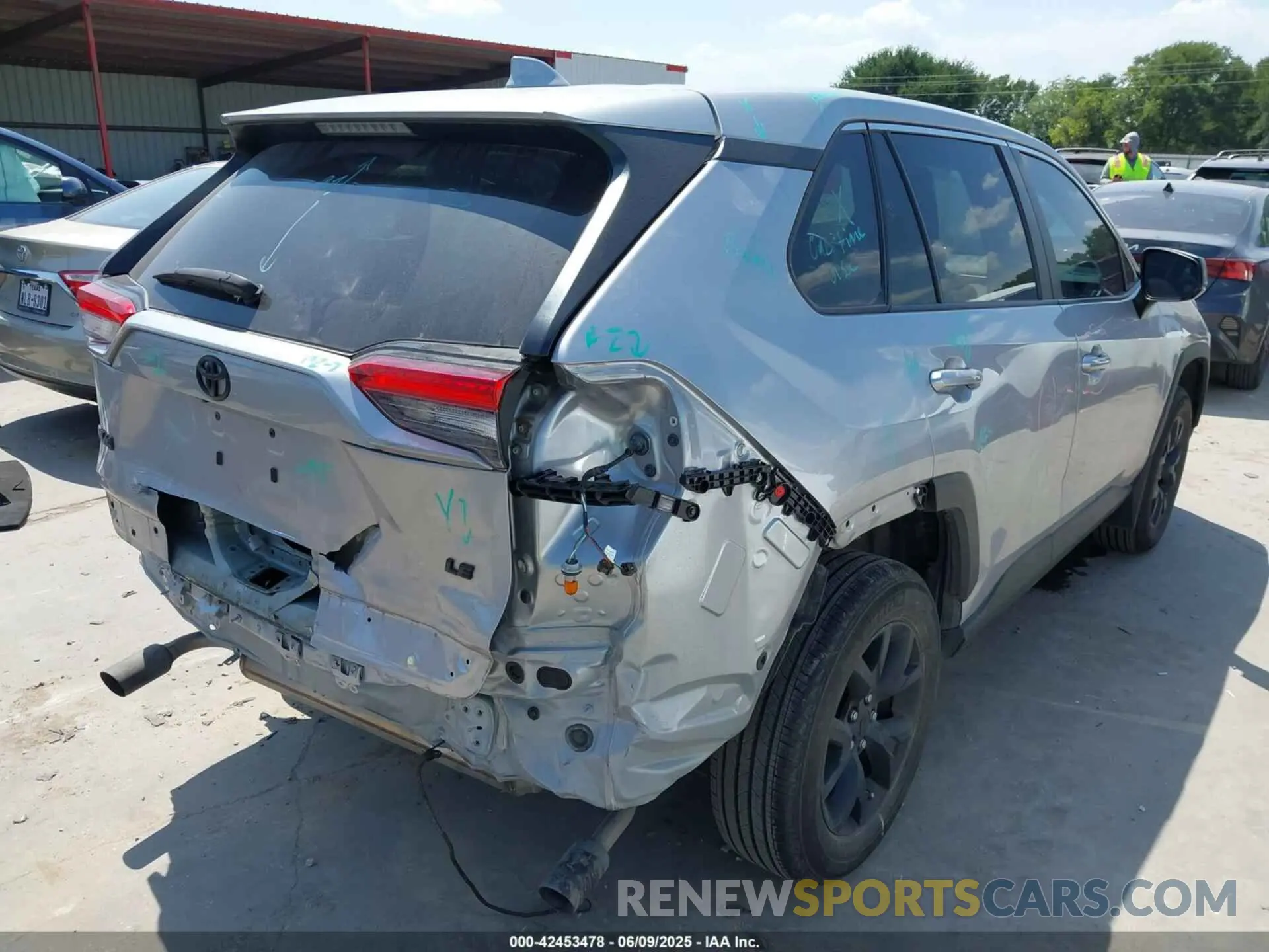 4 fotografías del automóvil dañado 2T3H1RFV5RC253669 TOYOTA RAV4 2024