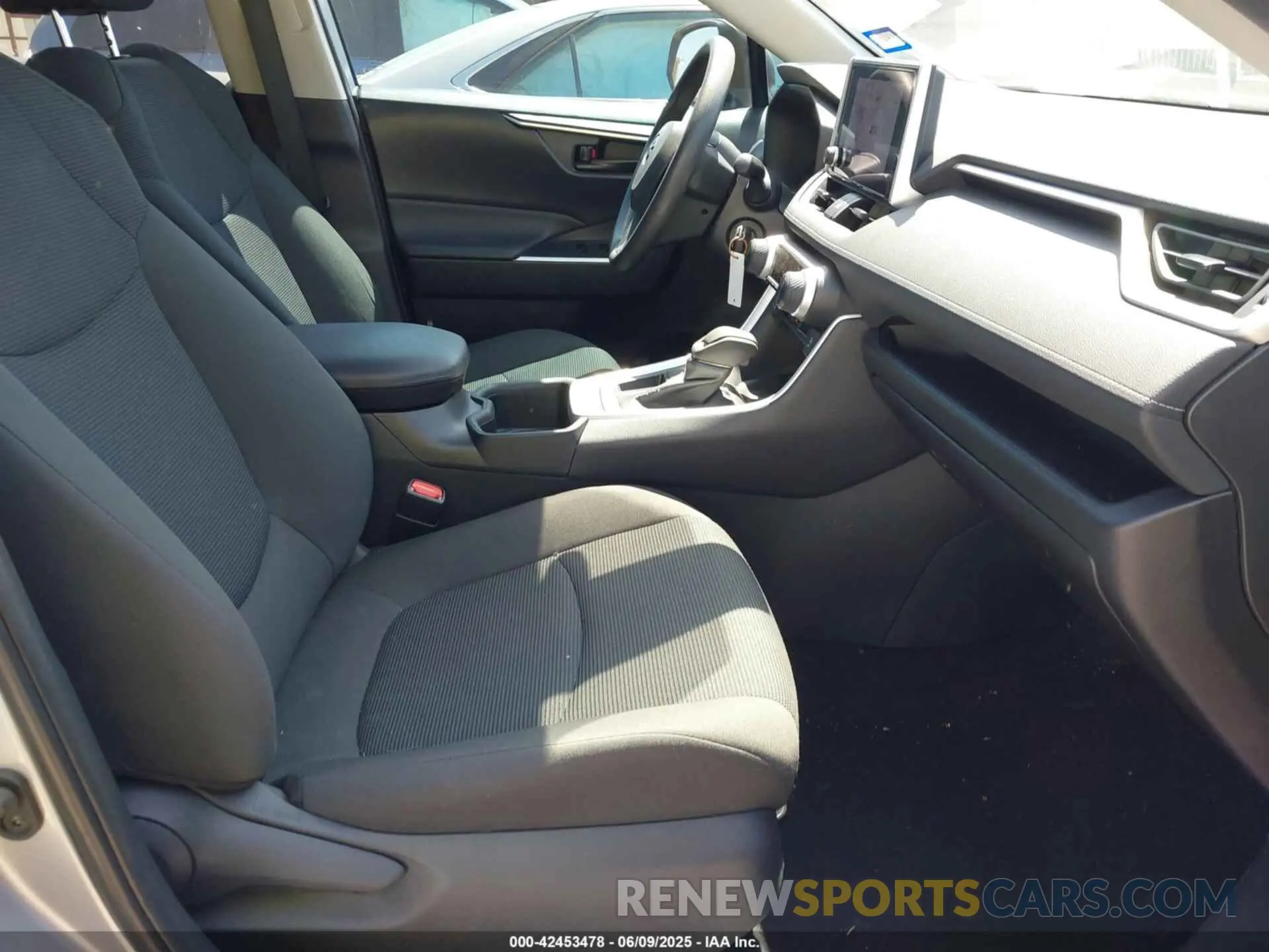 5 fotografías del automóvil dañado 2T3H1RFV5RC253669 TOYOTA RAV4 2024