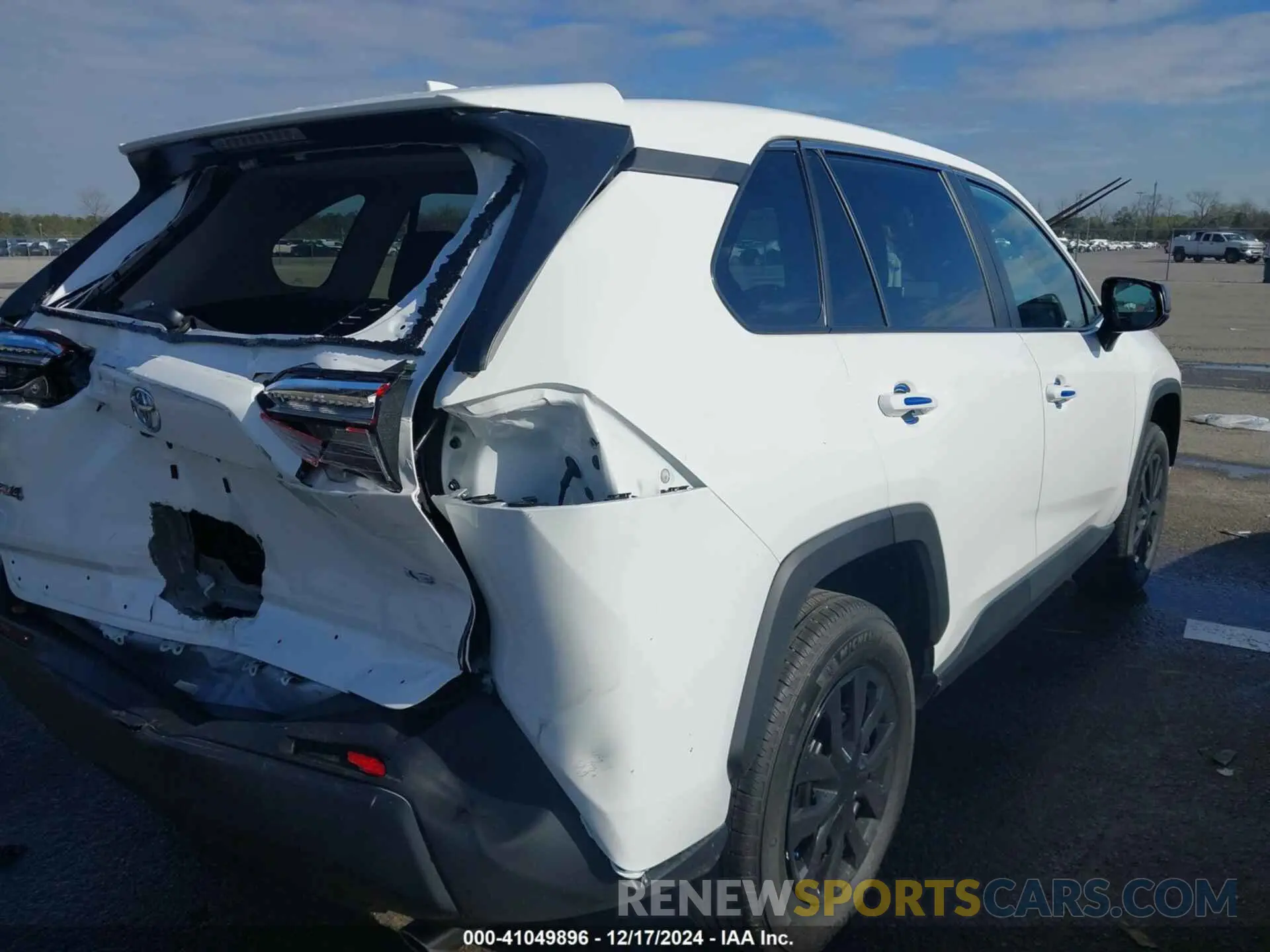 4 fotografías del automóvil dañado 2T3H1RFV6RW344500 TOYOTA RAV4 2024
