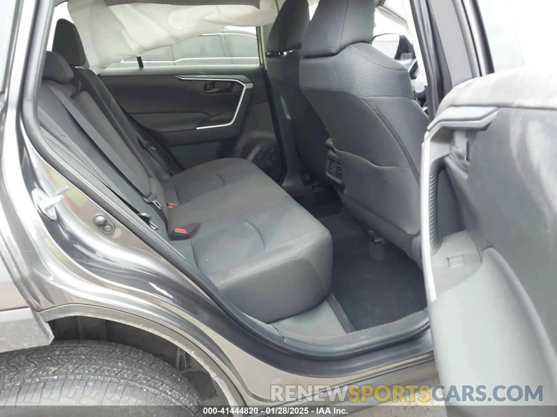 8 fotografías del automóvil dañado 2T3H1RFV8RC301133 TOYOTA RAV4 2024