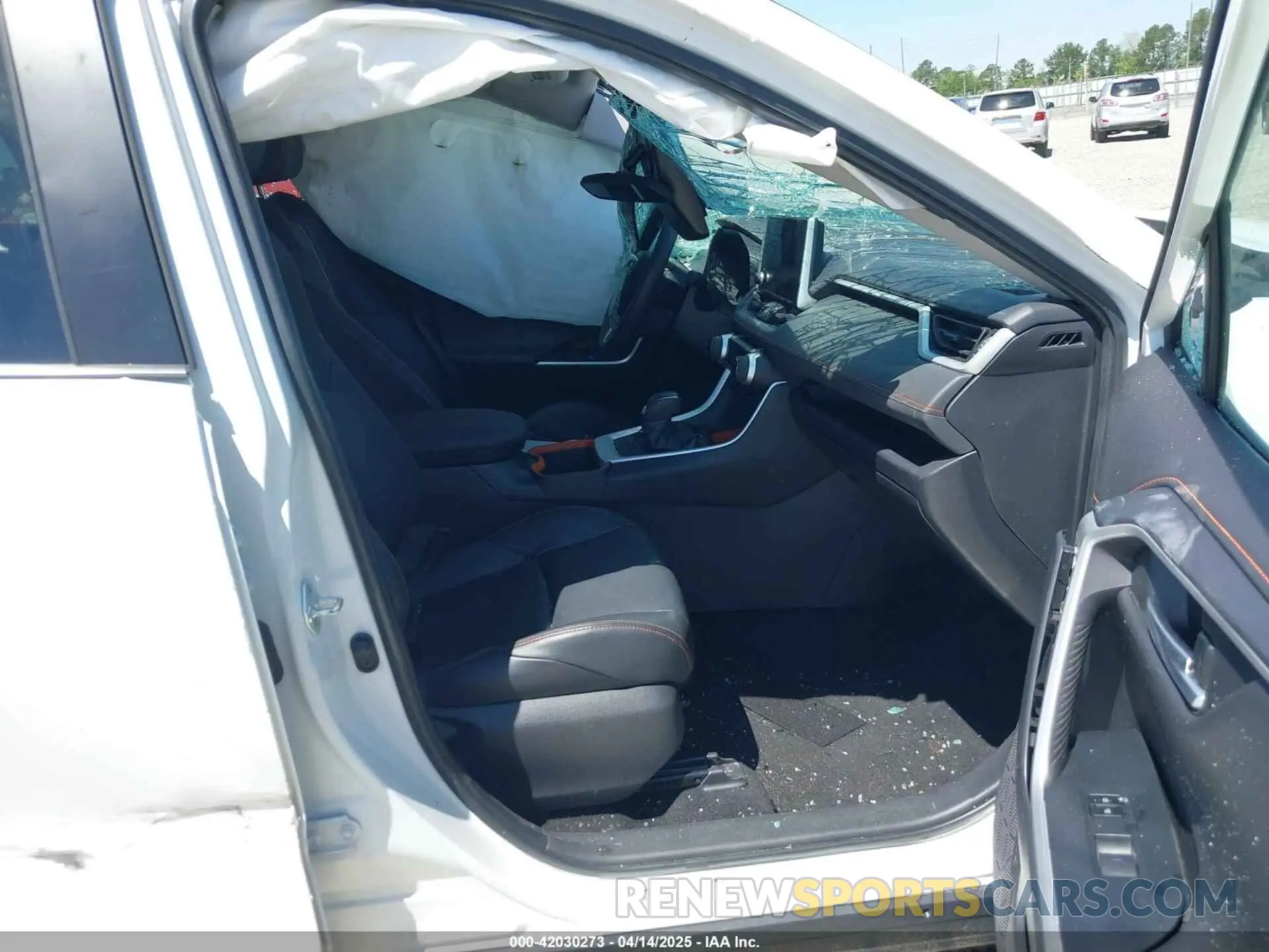 5 fotografías del automóvil dañado 2T3J1RFV0RW413618 TOYOTA RAV4 2024