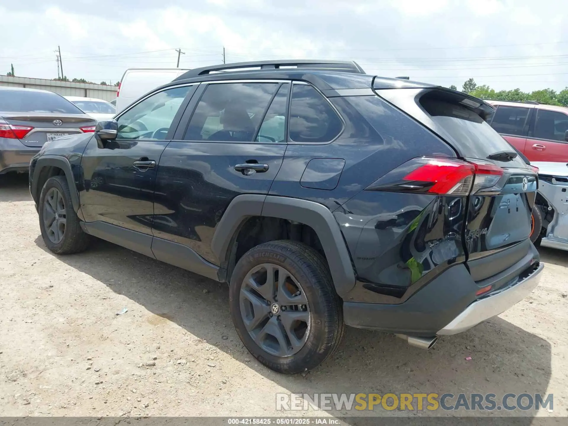 3 fotografías del automóvil dañado 2T3J1RFV1RW471463 TOYOTA RAV4 2024